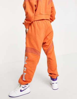 nike orange jogging