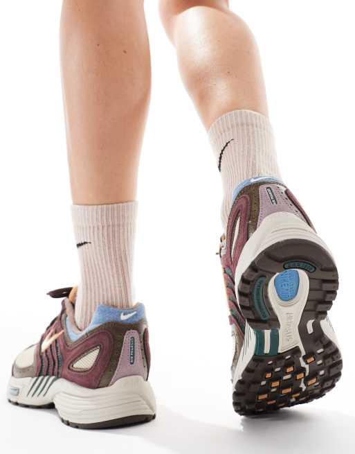 Nike Air Pegasus 2005 sneakers in beige and brown, 2 of 5