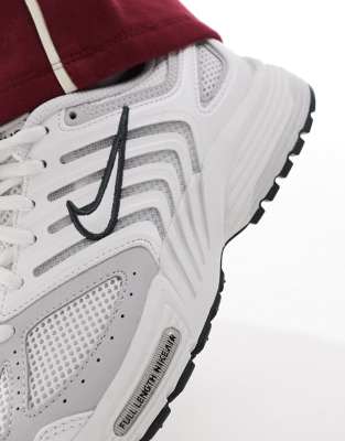 Nike Air Pegasus 2005 Sneakers In White
