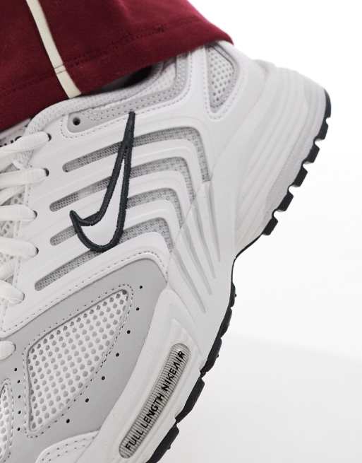Nike Air Pegasus 2005 sneakers in white