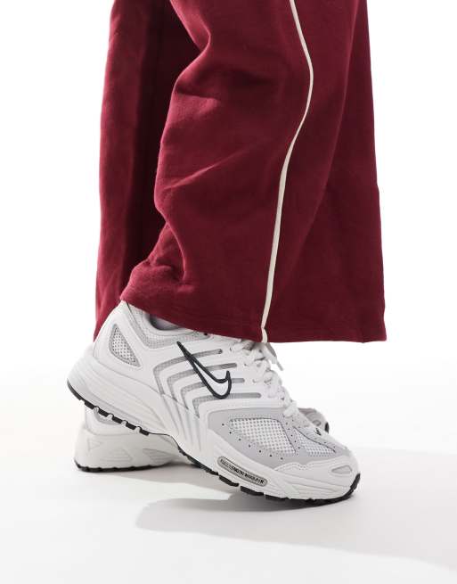 Nike Air Pegasus 2005 sneakers in white