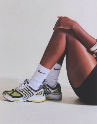 Nike Nike Air Pegasus 2005 trainers in yellow