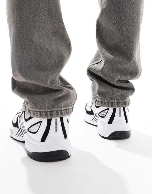 Nike – Air – Pegasus 2005 – Vita, svarta och silvermetalliska träningsskor , 3 av 5