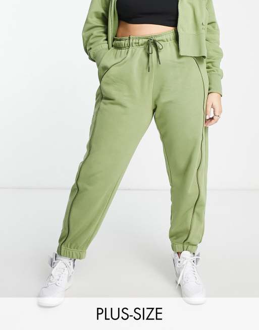 Nike - Air Plus - Grønne cropped joggingbukser med mellemhøj talje og kantdetaljer
