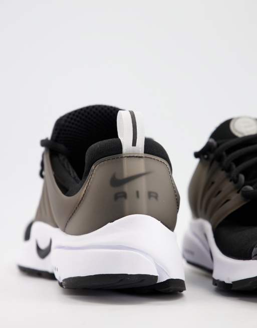 Nike Air trainers in black & white | ASOS