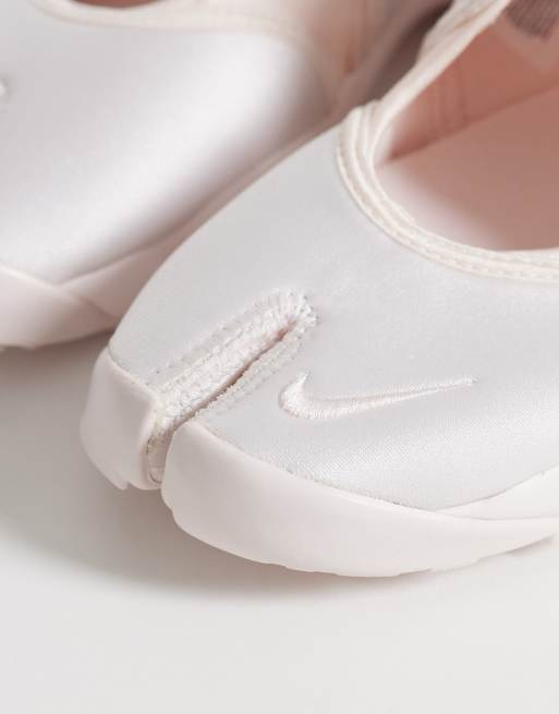 Nike Air Rift Satin Ballet trainers in Pink , 2 of 5