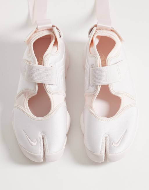 Nike Air Rift Satin Ballet trainers in Pink , 3 of 5