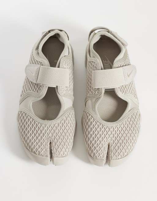 Nike Air Rift Schnür-Sneaker in Cremeweiß, 3 von 5
