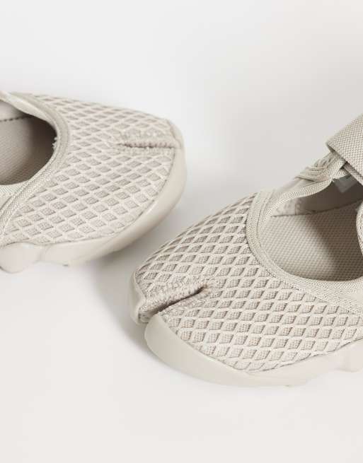 Nike Air Rift Schnür-Sneaker in Cremeweiß, 4 von 5