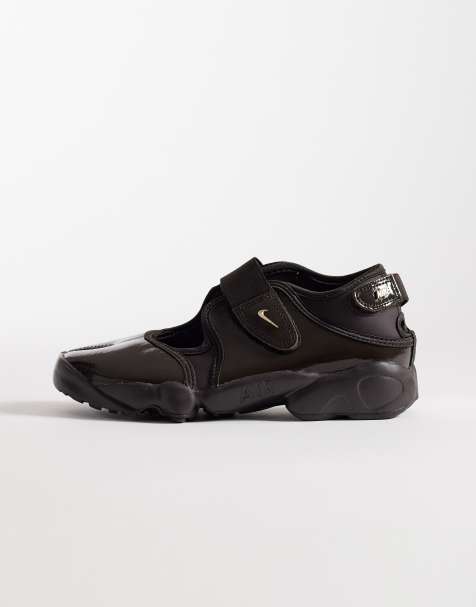 Nike – Air Rift – Sneaker aus Lackleder in Braun - view 1