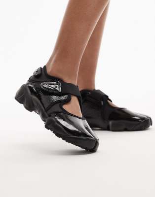 Nike - Air Rift - Sneaker aus Lackleder in Schwarz