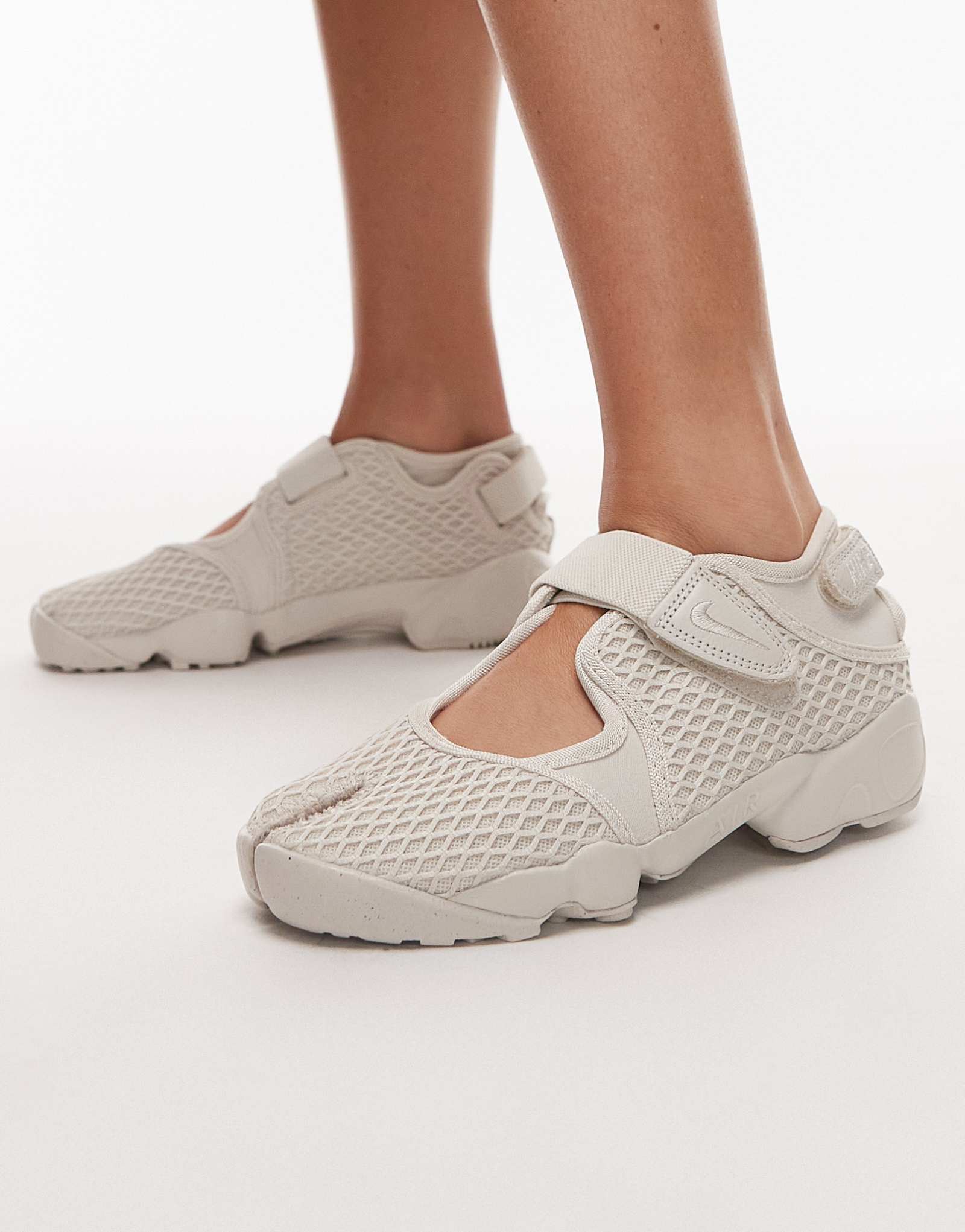 Кроссовки Nike Air Rift бежевого цвета