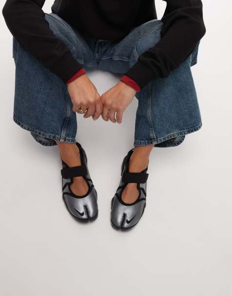 Nike Air Rift sneakers in black and silver - view 1