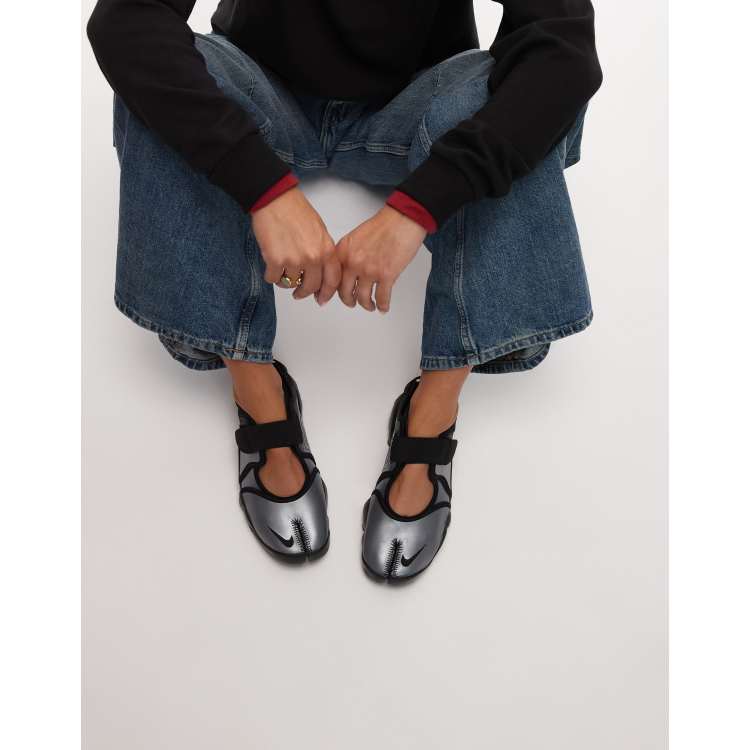 Nike Air Rift sneakers in black and silver | ASOS