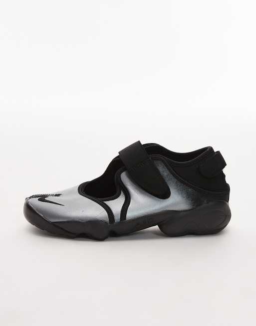Nike Air Rift sneakers in black and silver | ASOS
