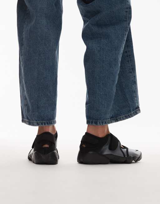 Nike Air Rift sneakers in black and silver