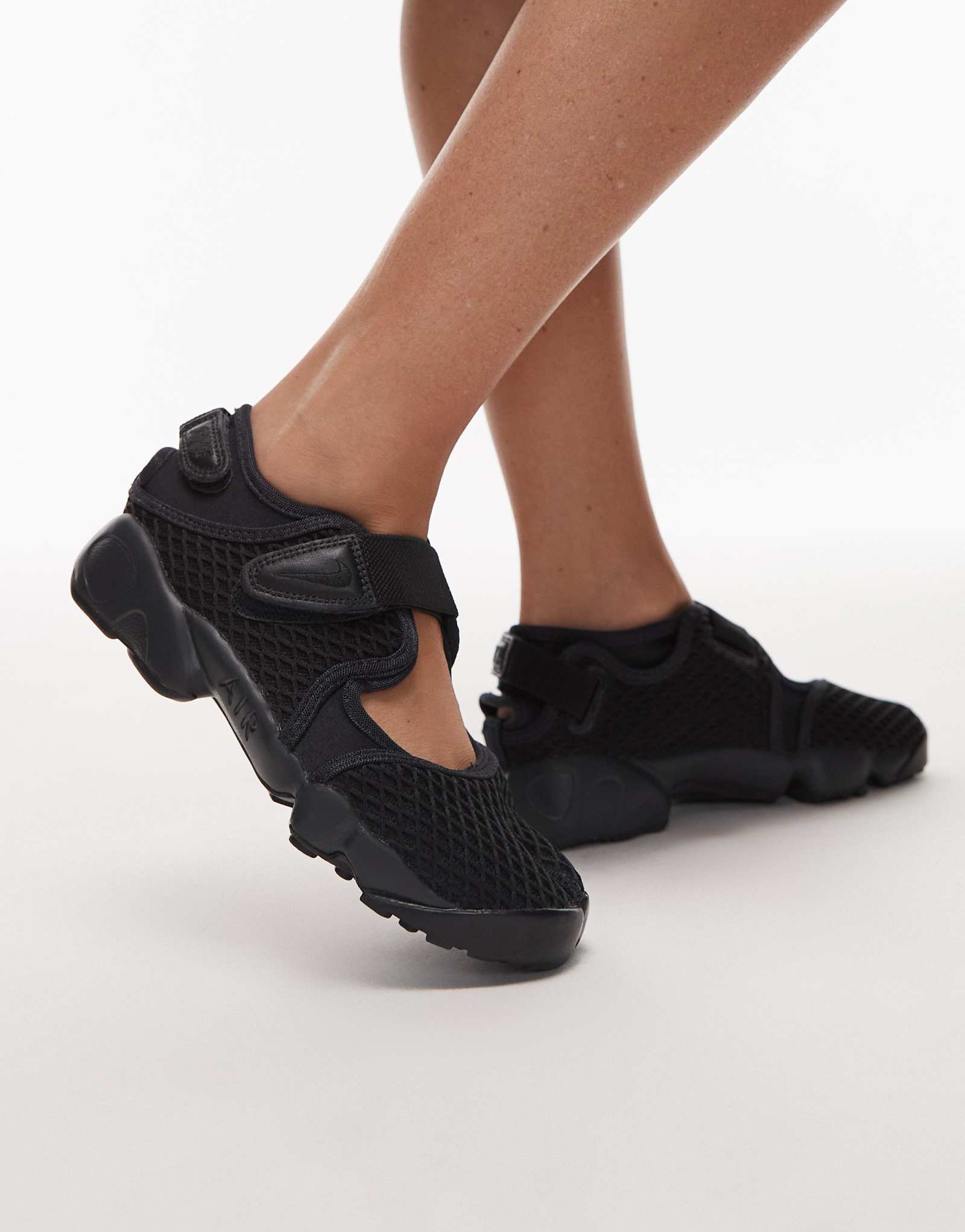 Кроссовки Nike Air Rift из черной сетки