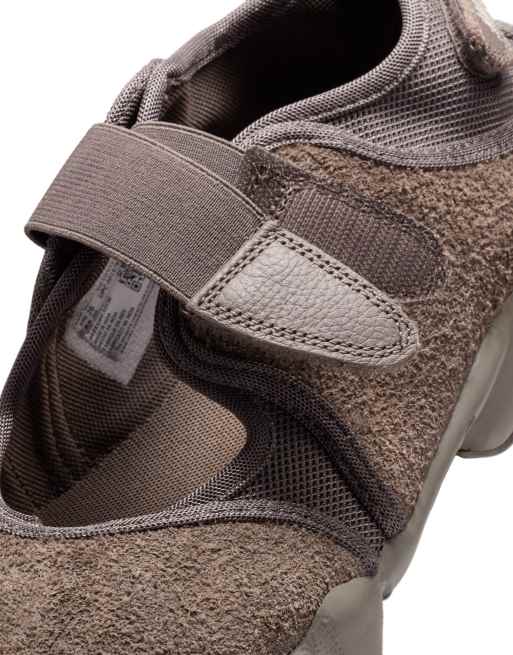 Nike Air Rift sneakers in suede marrone, 3 di 5