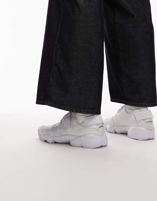 Nike Air Rift sneakers in white , 5 of 5