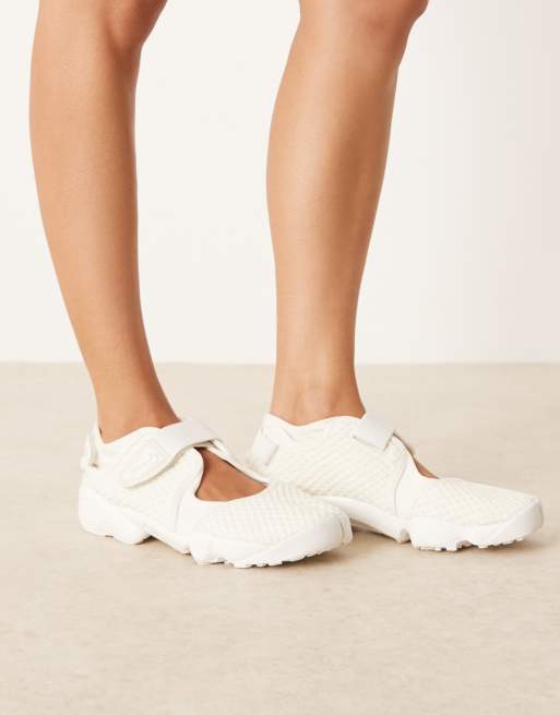 Nike Air Rift trainers in off white