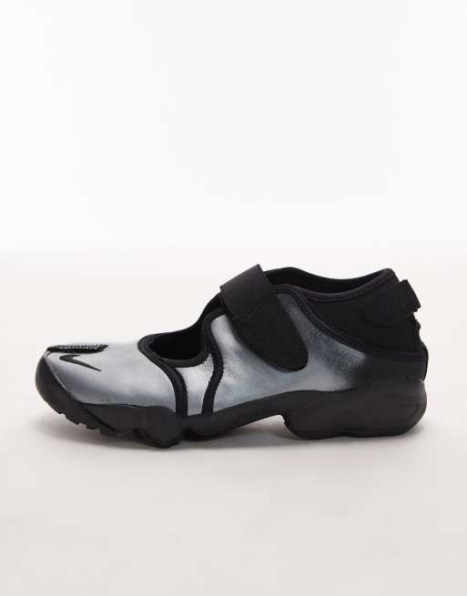 Nike Air Rift unisex trainers in silver and black, 2 of 5