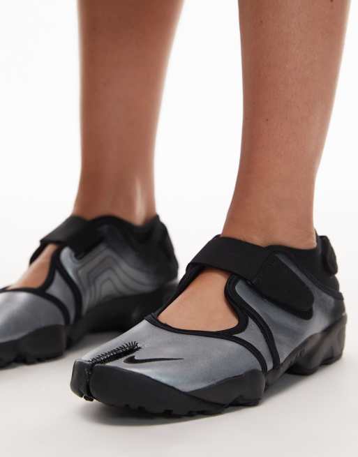 Nike Air Rift unisex trainers in silver and black, 4 of 5