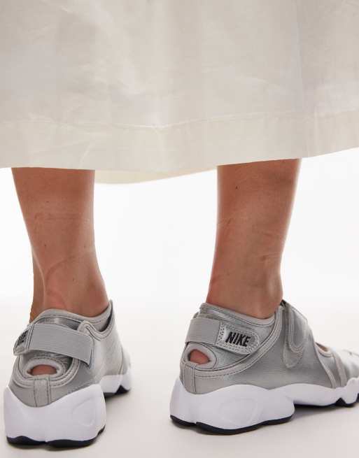 Nike Air Rift unisex trainers in silver ASOS