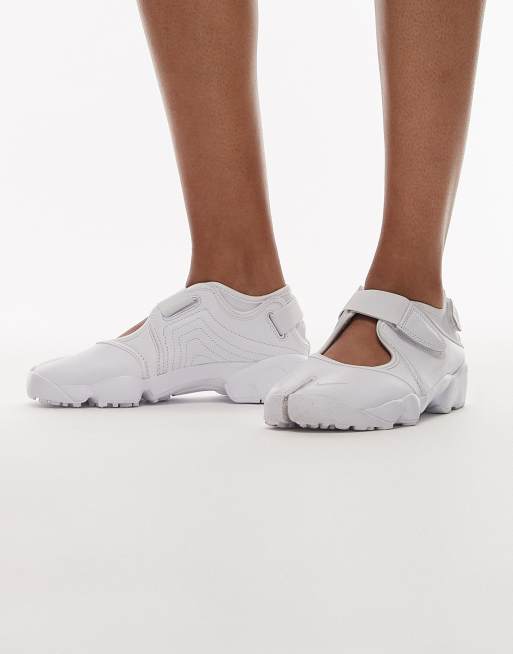 Nike Air Rift unisex trainers in white, 4 of 5