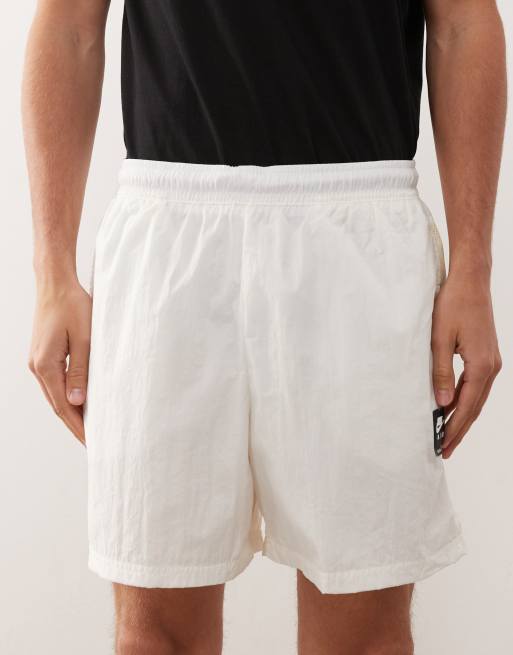 Nike – Air – Shorts aus Webstoff in Cremeweiß, 4 von 5