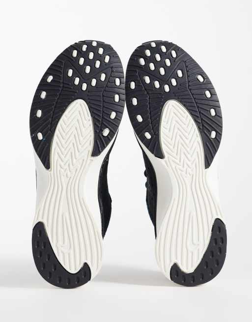 Nike Air Superfly in black and white , 4 of 5