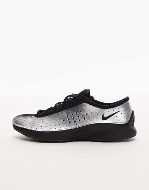 Nike Air Superfly sneakers in black and metallic silver , 2 of 5