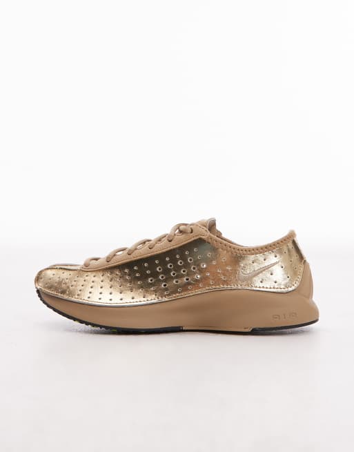 Nike Air Superfly trainers in gold, 2 of 5