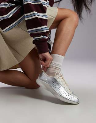 Nike - Air Superfly - Unisex-Sneaker in Weiß und Silber