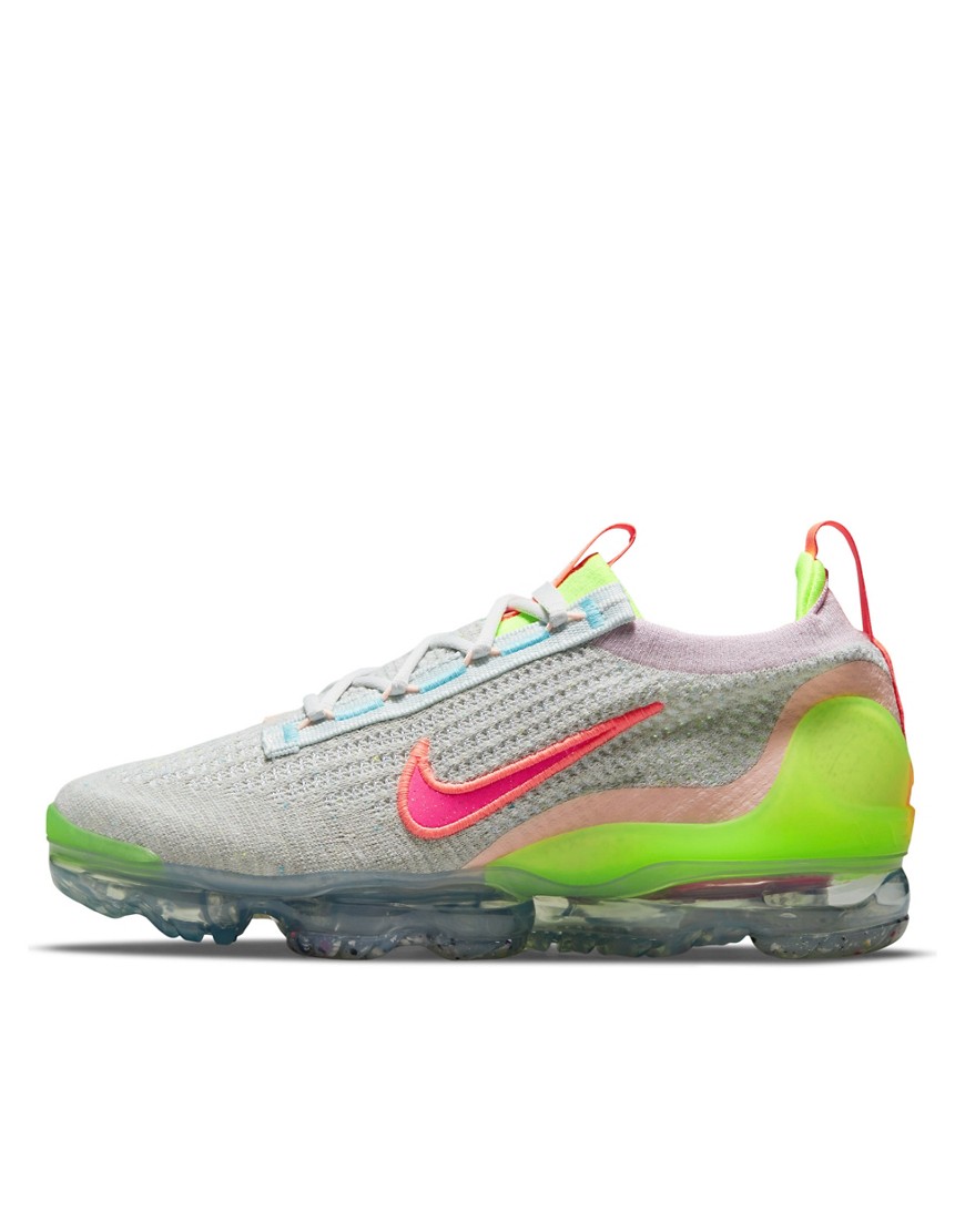 Nike Air Vapormax 2021 Flyknit sneakers in photon dust/hyper pink-Grey