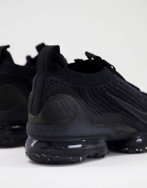 Triple black hot sale flyknit vapormax