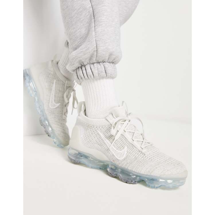 sortere Opdater Glad Nike Air VaporMax 2021 flyknit sneakers in white | ASOS