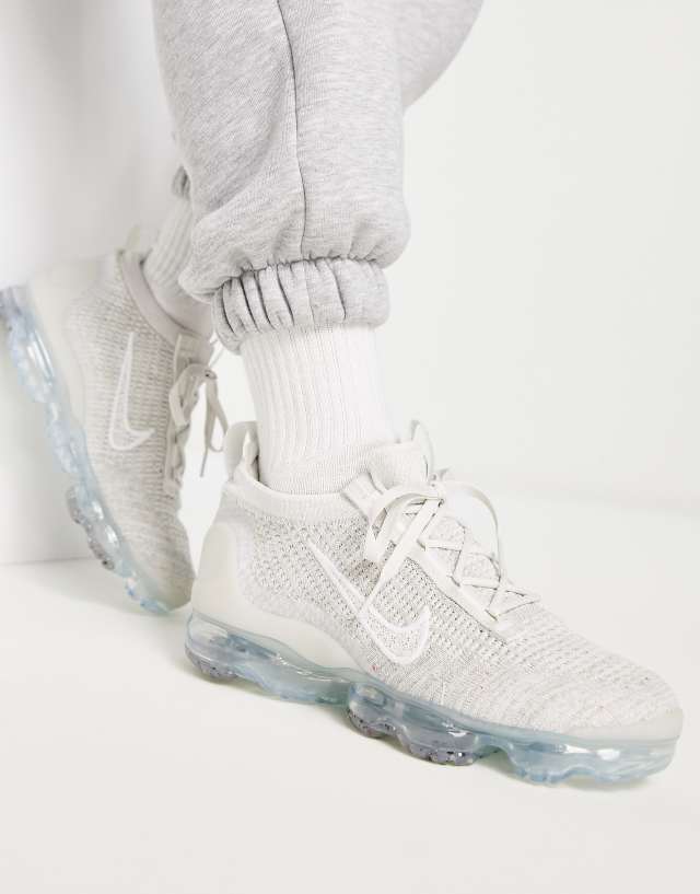 Nike Air VaporMax 2021 flyknit sneakers in white