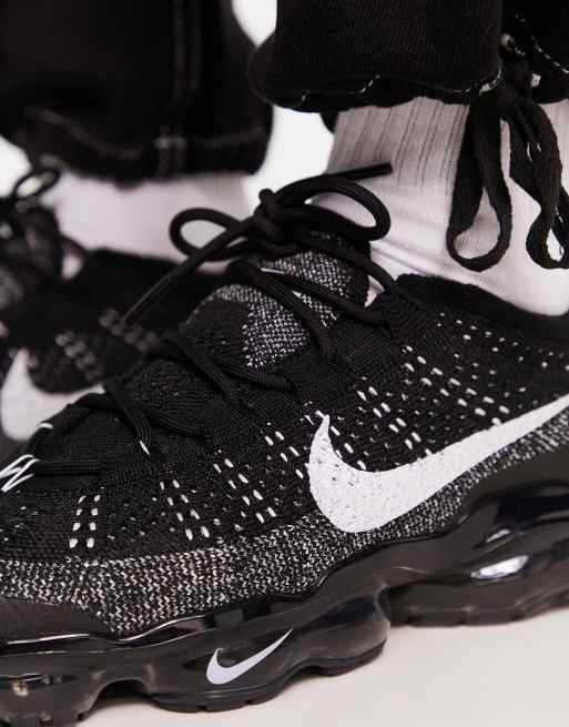 Outfit ideas - How to wear NIKE AIR VAPORMAX PLUS (BLACK/BLACK