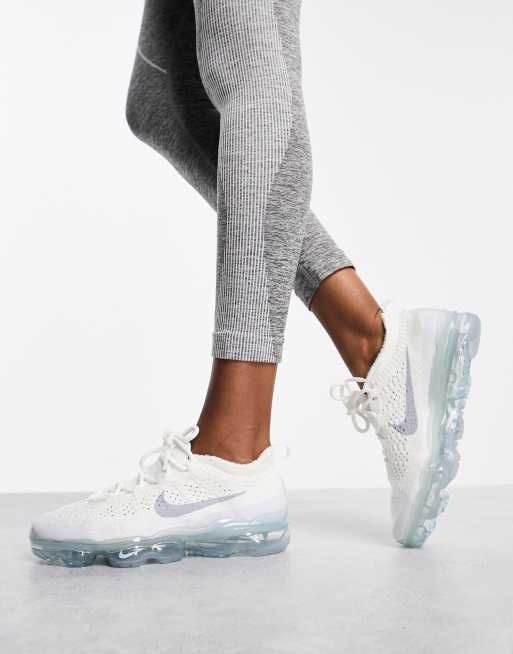 Nike – Air Vapormax 2023 – Vita och silverfärgade träningsskor