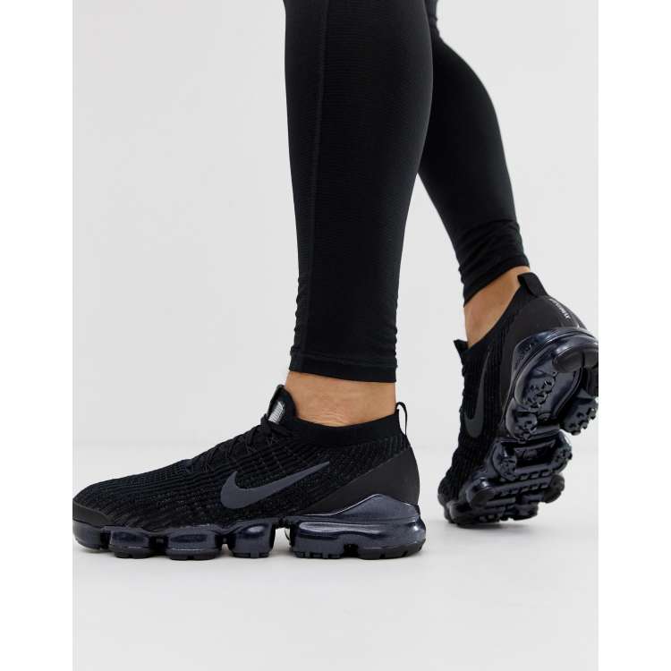 Nike vapormax flyknit on sale triple black 1.