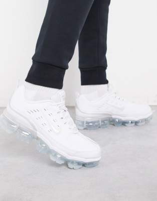 triple white nike vapormax