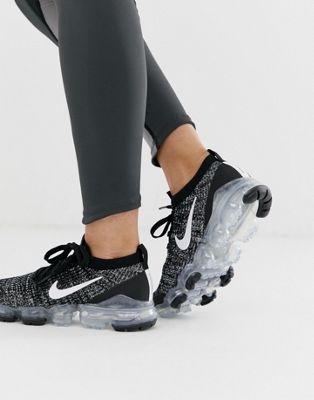 nike vapormax flyknit 2.0 black and white