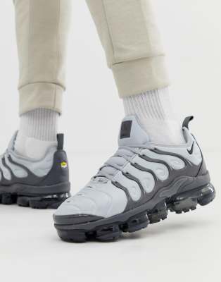 nike air vapormax plus gris