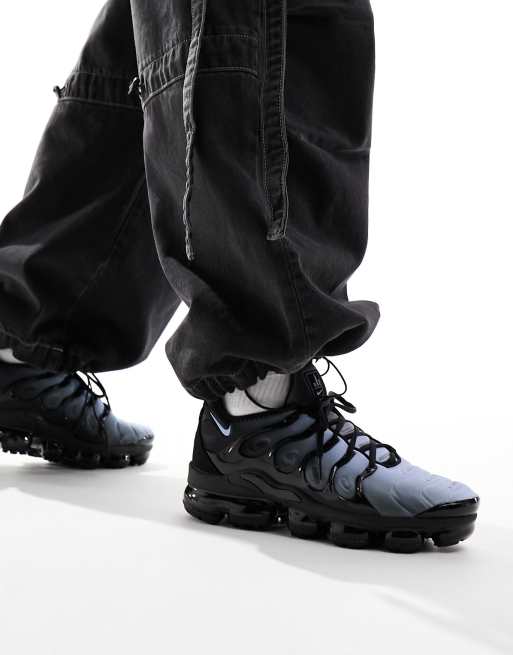 Nike air vapormax hotsell plus noir et blanc