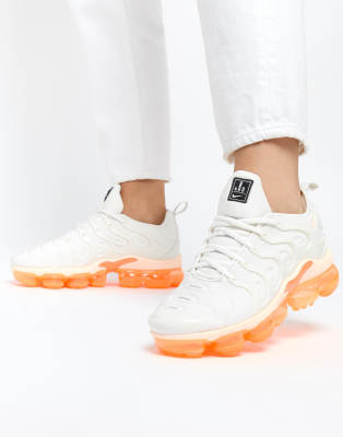 vapormax blanche et orange