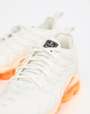 vapormax plus weiß orange