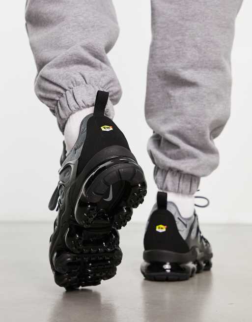 Nike Air Vapormax Plus Sneaker in Grau und Schwarz ASOS