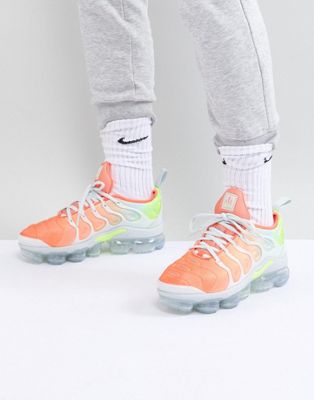 Nike Air - Vapormax Plus - Sneakers grigie e arancioni | ASOS