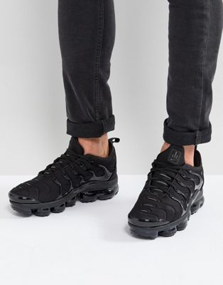 nike black air vapormax plus sneakers