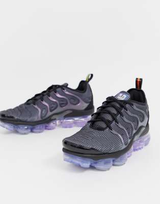 black air vapormax plus sneakers